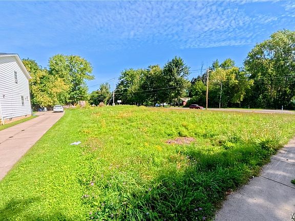 3rd image of 3154 Sweet Home Rd #20
