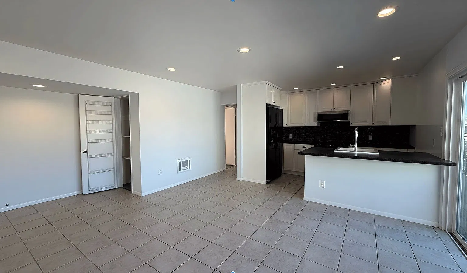 2 bed, 2.0 bath, 1200 sqft, $3,895 — Photo 3
