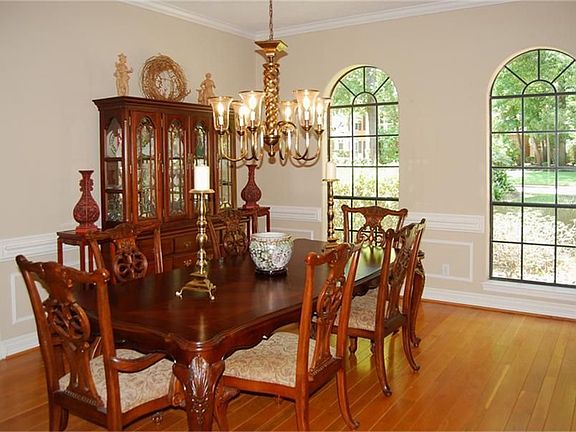 5th image of 2114 Bluff Creek Dr