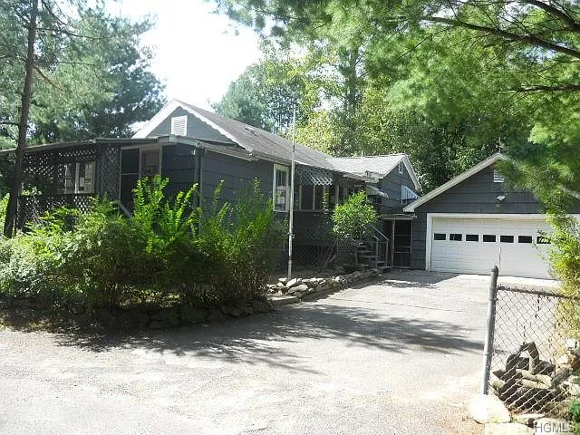 17 Mary Dr photo 1