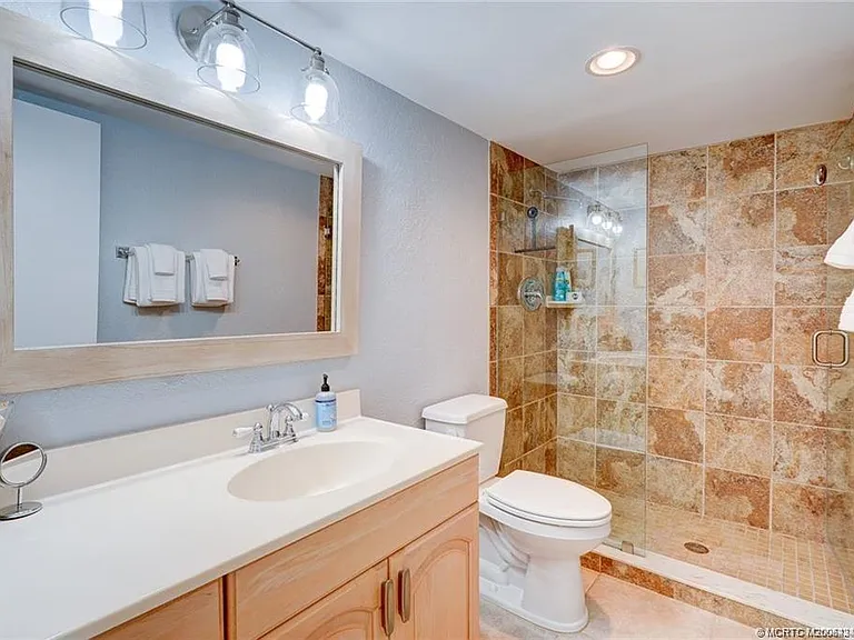 1289 NE Ocean Blvd #5 — Photo 23