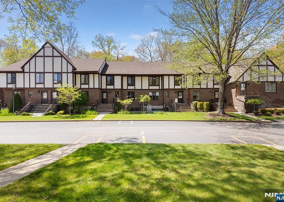 1st image of 44 Holiday Ct