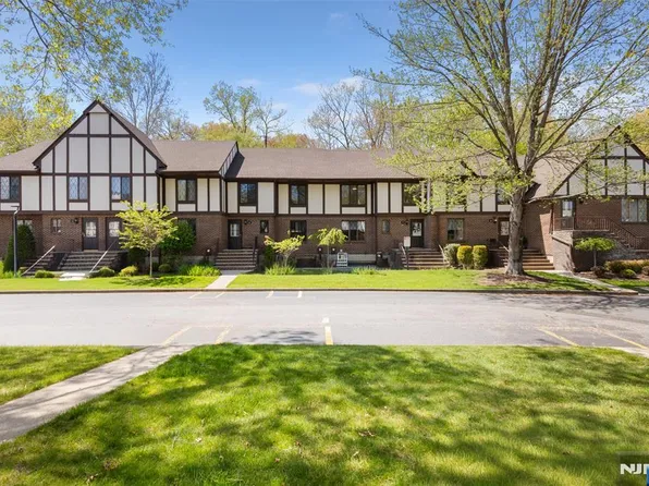 44 Holiday Ct, Westwood, NJ 07675