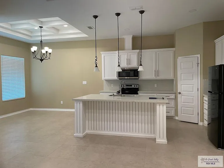 1821 Castillo St — Photo 14