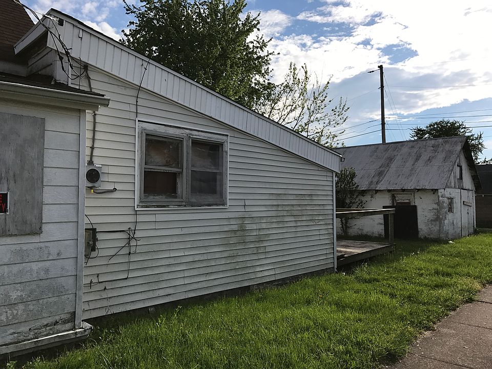 2nd image of 300 Highlawn Ave