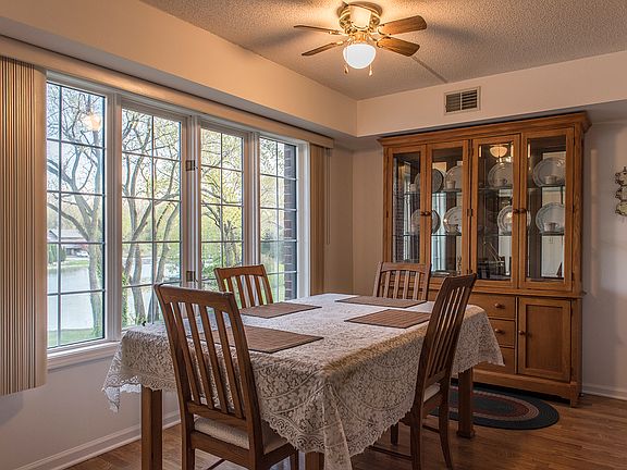 Natural Light Dining w/View