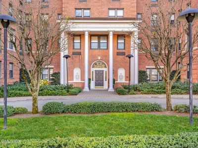 40 W Elm St APT 2D, Greenwich, CT, 06830