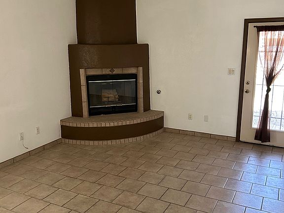 2nd image of 860 Chateau Dr