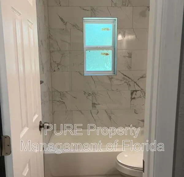 1135 NE 9th Ave — Photo 18
