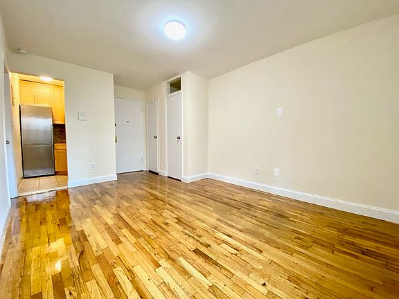 5th image of 351 W 51st St #2R