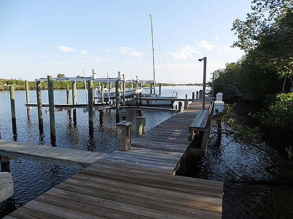 3rd image of 2987 SE South Lookout Blvd