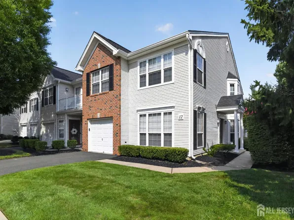 12 Berkshire Ct, Manalapan, NJ 07726