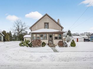 330 5th St, Clay Center, OH 43408