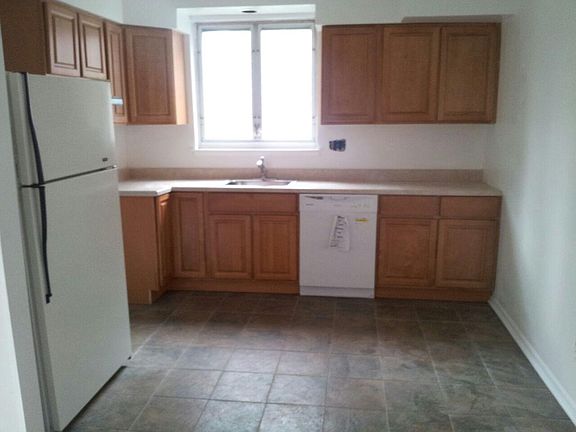 3rd image of 7716 Summerdale Ave Floor 1