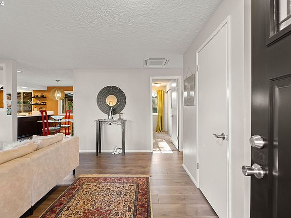 5th image of 15015 NE 5th St