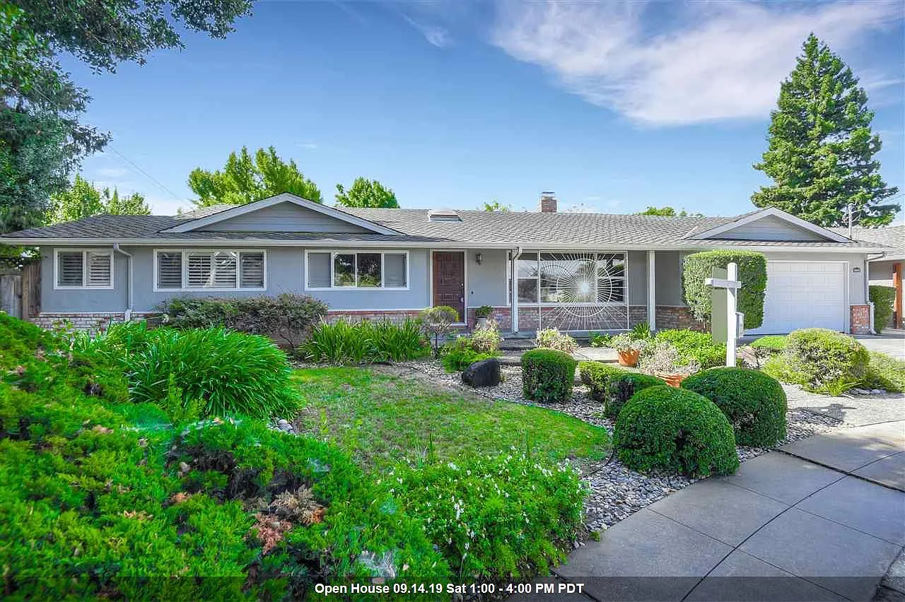 38297 Garrett St photo 1