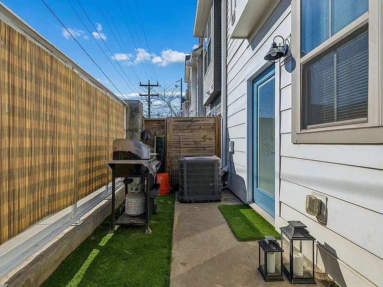100 Thompson Ln #6 — Photo 36