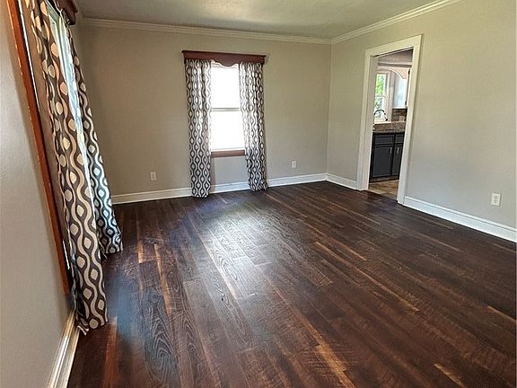 5th image of 2337 Schubert St
