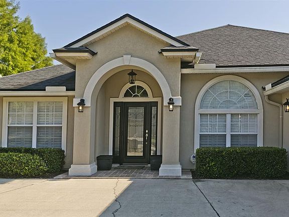 2nd image of 1403 Barrington Cir