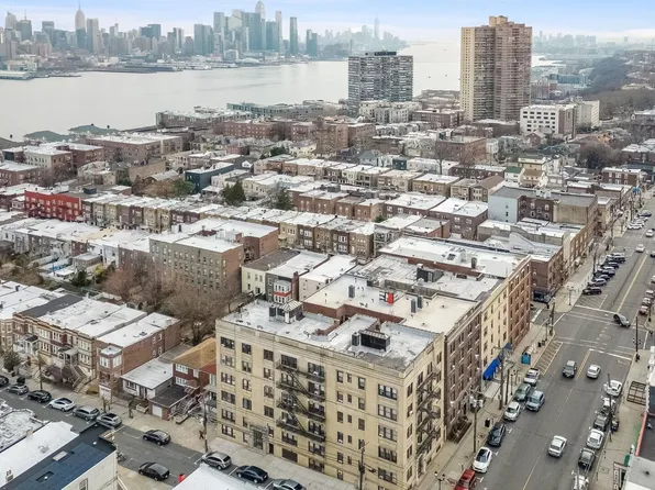 61 65th St APT 4, West New York, NJ 07093