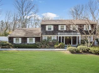 34 Hemingway Dr, Dix Hills, NY 11746