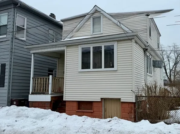 5 Bates St, Revere, MA 02151