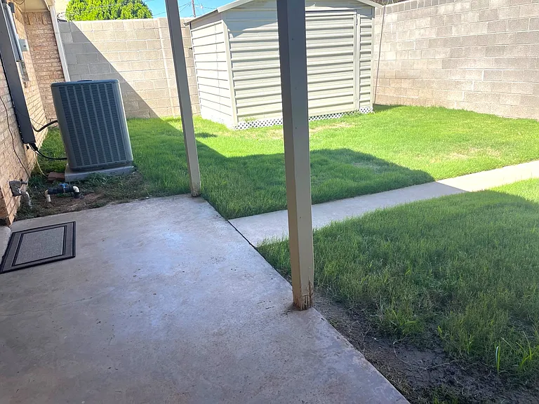 4004 Livingston St — Photo 15