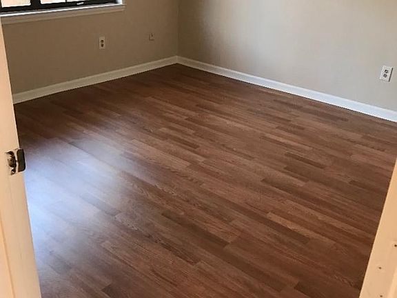 3rd image of 72 Colony Park Dr
