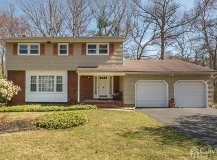 8 Brookside Ct, East Brunswick, NJ 08816