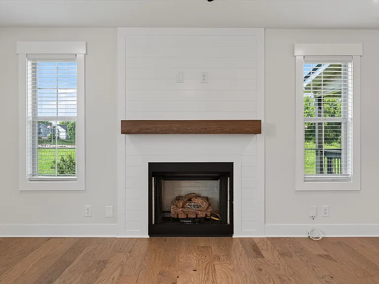 393 Frontier Dr — Photo 8