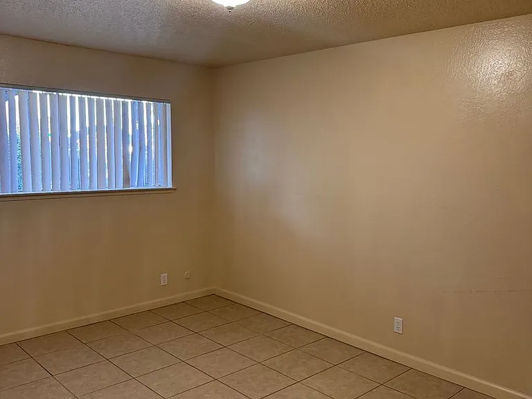 1115 W Simpson Ave — Photo 14