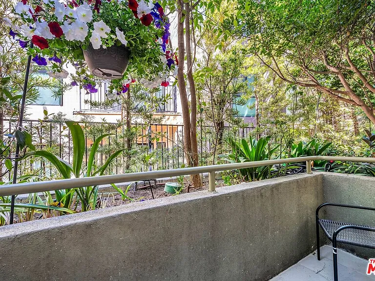 1735 Malcolm Ave #H — Photo 6