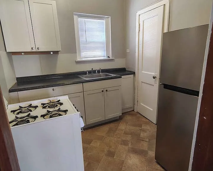 Devonshire Apartments at 1107 Pennsylvania St — Photo 5