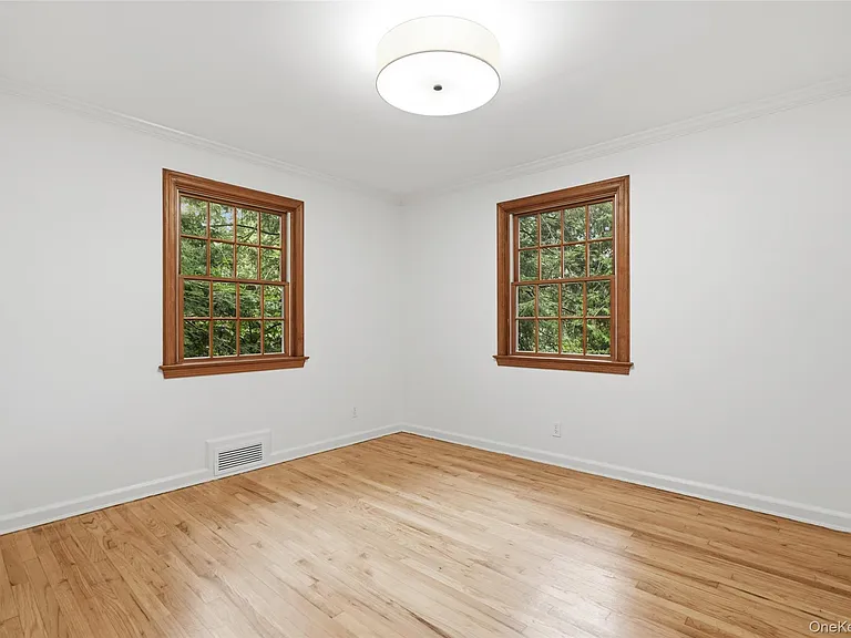 84 Pound Ridge Rd — Photo 10