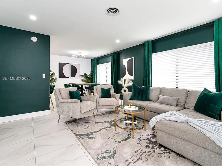 329 SE 12th Ave #1 — Photo 3