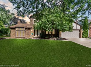 37786 Bristol St, Livonia, MI