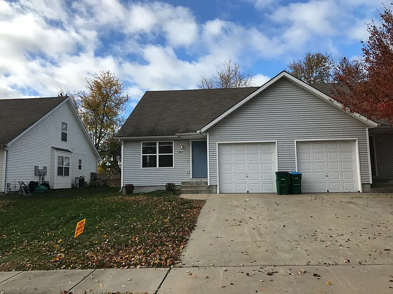 726 SE Cottage Ct — Photo 6