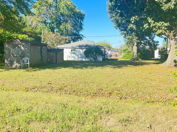 201 E Fraction St, New Douglas, IL 62074