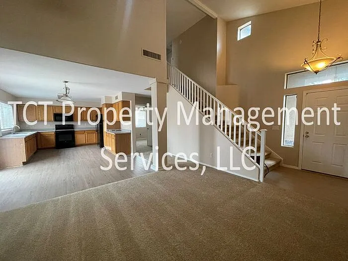4 bed, 3.0 bath, 1824 sqft, $1,995 — Photo 3