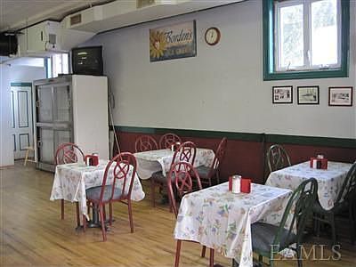 3rd image of 10 Market St