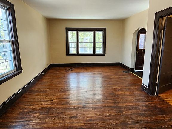 4th image of 270 Breckenridge St