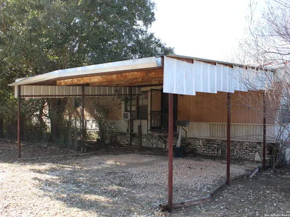 1326 Skylark, Canyon Lake, TX 78133