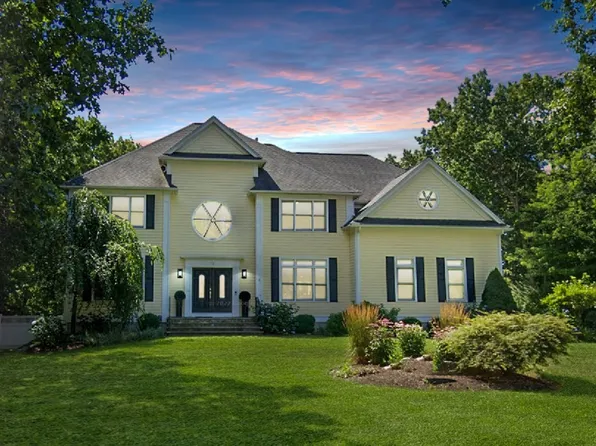 19 Stable Way, Medway, MA 02053