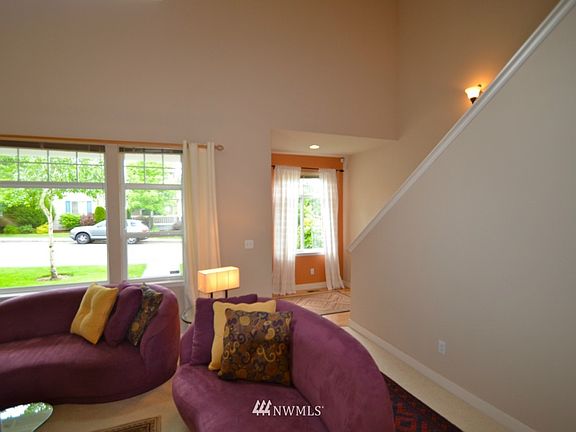 2nd image of 925 233rd Avenue NE #925