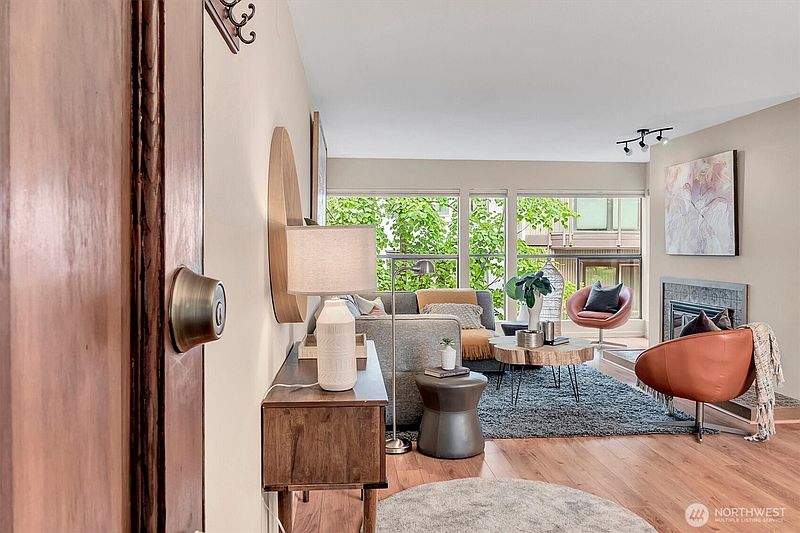 3rd image of 5025 California Avenue SW #406