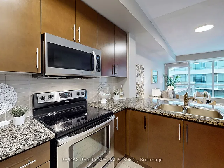 1 Hurontario St #217 — Photo 6
