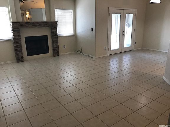 2nd image of 2548 Country Manor Dr