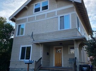 5213 12th Ave NE UNIT B, Seattle, WA 98105