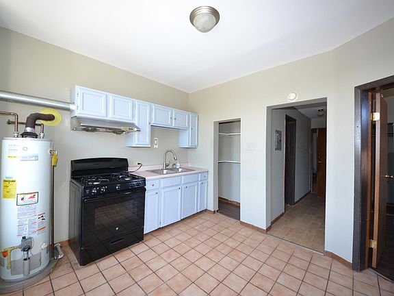 2nd image of 535 W 31st St Unit 3R