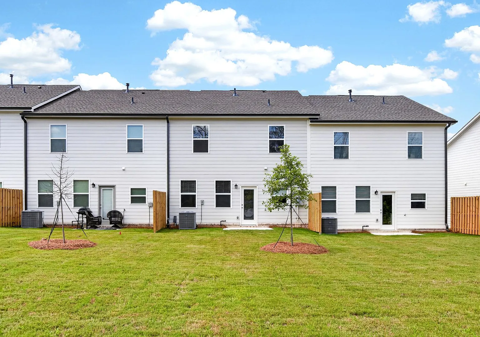 Brand-New 3 Bed, 2.5 Bath Townhome with 2-Car Garage! — Photo 3